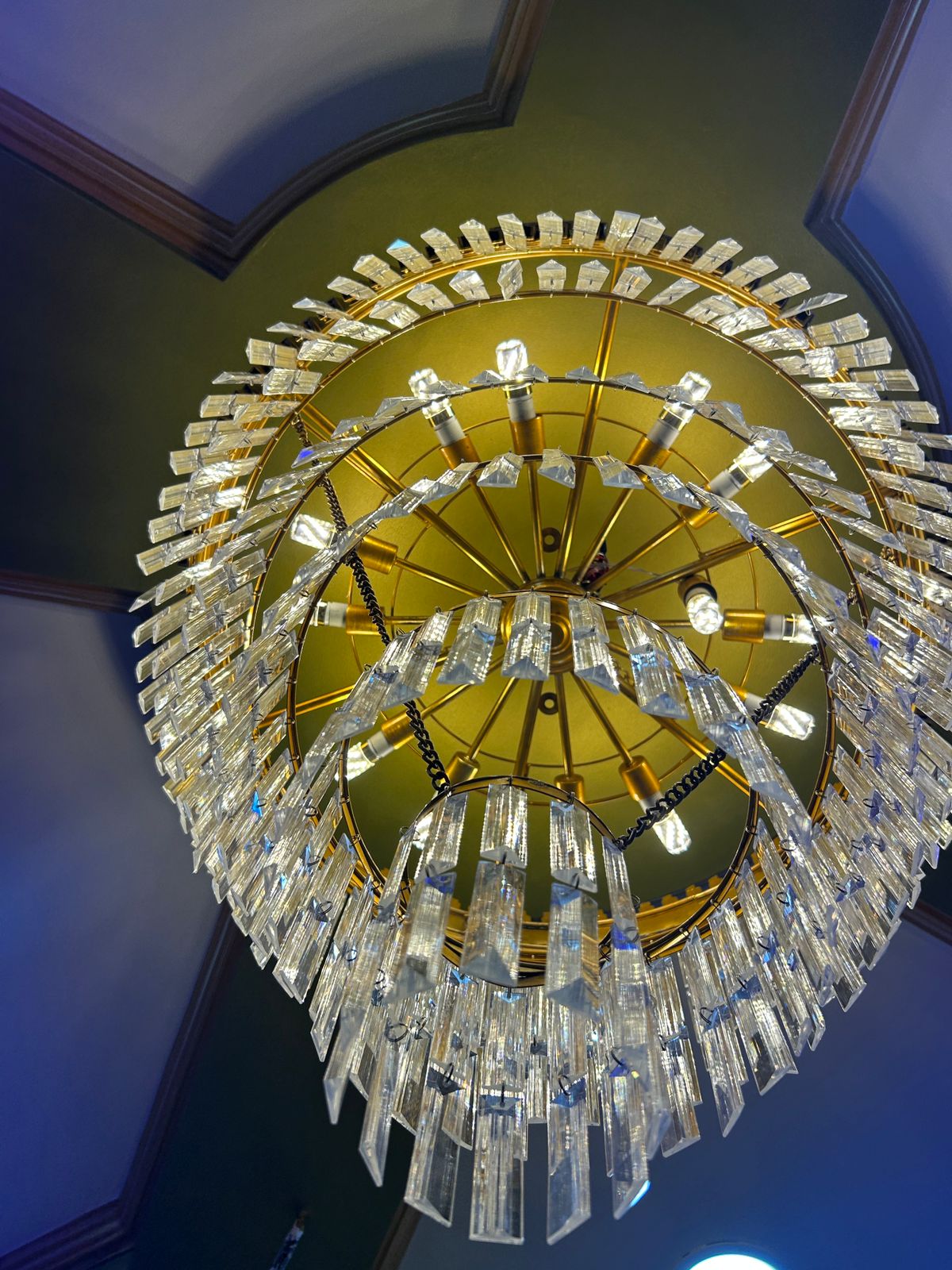 SparkAura 32-Inch Round Gold Crystal Chandelier – Luxury Iron Frame Pendant Light (40-Inch Height)